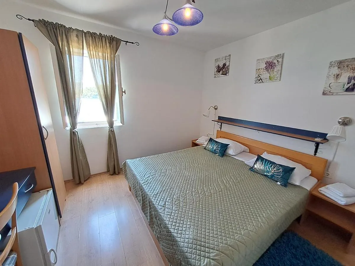 Bed and Breakfast Sobe MaMaLu Valun 3*,  Kroatien
