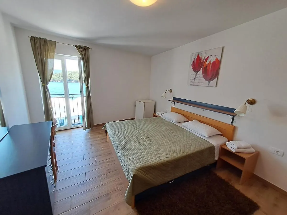 Bed and Breakfast Sobe MaMaLu Valun 3*,